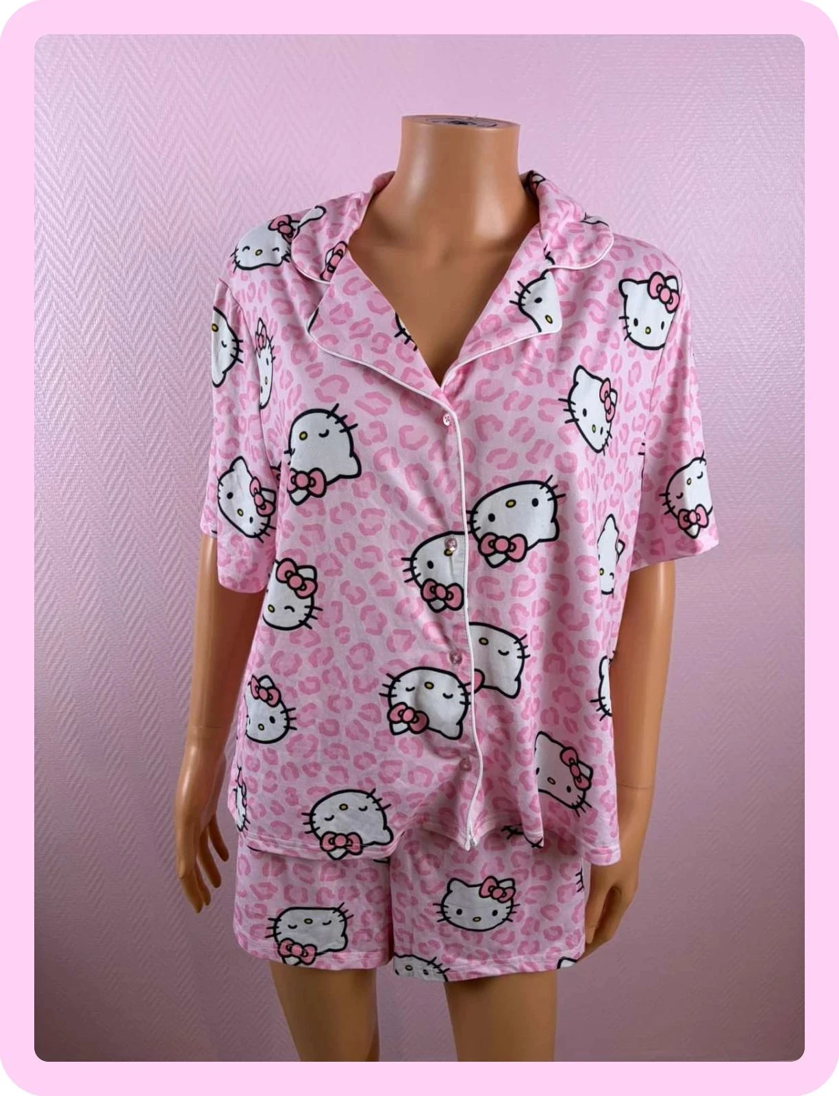 Ensemble, pyjama, short et Hello Kitty jamais servi – photo 2